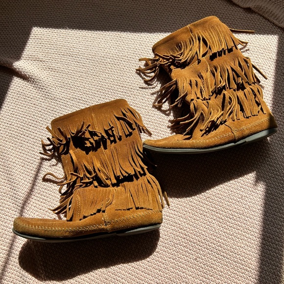 Minnetonka 3-Layer Fringe Boot - Picture 1 of 7